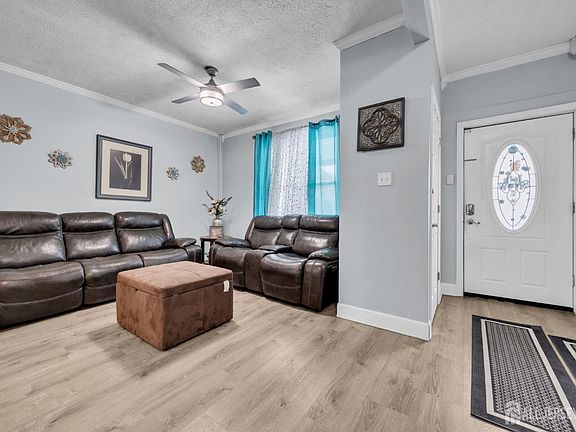 5th image of 135 Brighton Ave