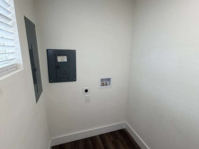 110 NE Monroe Cir N #1 — Photo 15