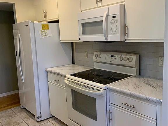 3rd image of 2113 Tama Cir #6-102