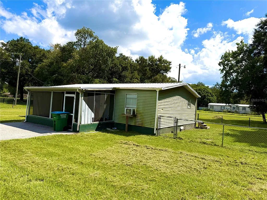 3 bed, 2.0 bath, 1110 sqft, $1,700 — Photo 1