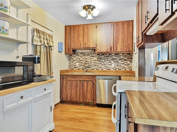5th image of 216 Palm Pl
