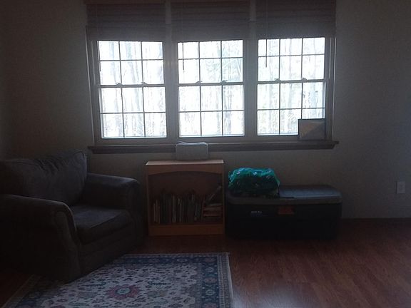 4th image of 225 Monmouth Way