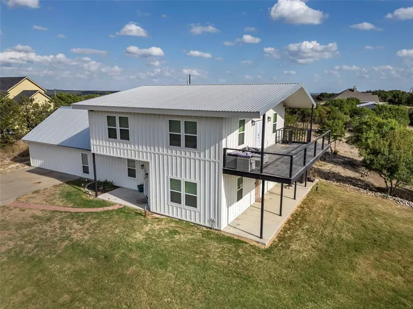 200 Peninsula Ct, Bluff Dale, TX 76433