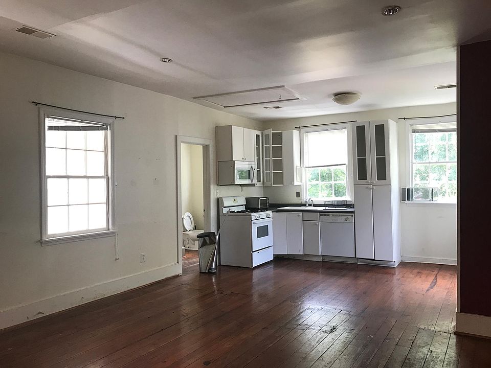2nd image of 8 Bogard St #B