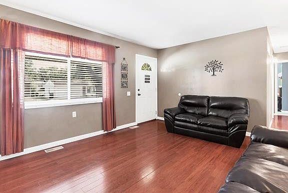 2nd image of 2849 Essex St