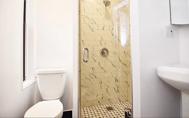 Rented by Charles Coutinho LLC | media 25