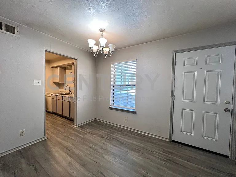 1108 N Elm St #3 — Photo 8