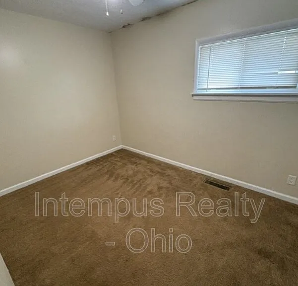 339 N Roanoke Ave — Photo 3