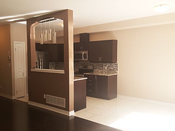 4th image of 94 Springvalley Cres