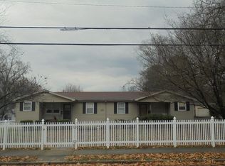 617 N Poplar St, Paris, TN 38242