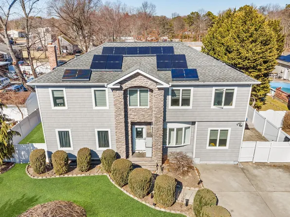47 E Belmont Street, Bay Shore, NY 11706