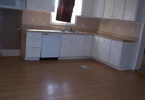 4th image of 32640 Bowie St