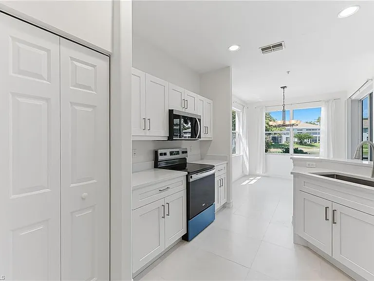 800 Carrick Bend Cir — Photo 9