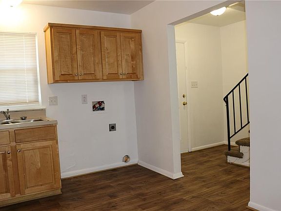 4th image of 5844 E Hastings Arch