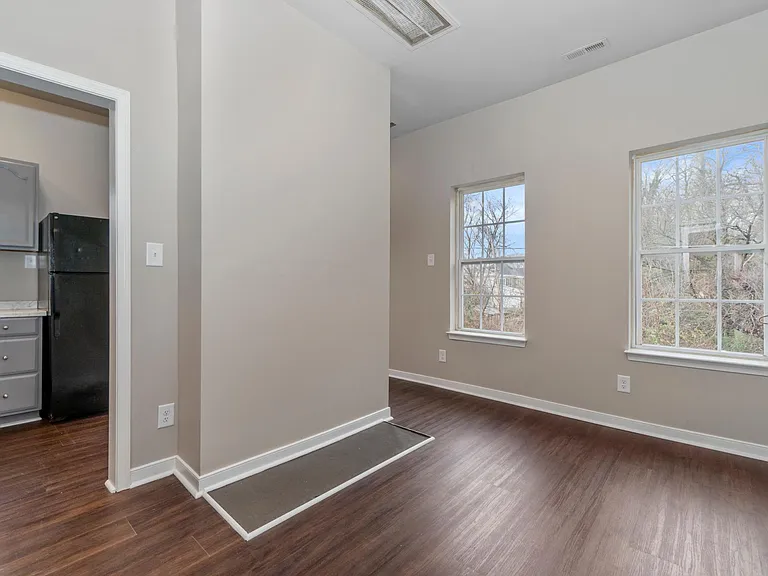 2413 Lamb Ave #4 — Photo 17