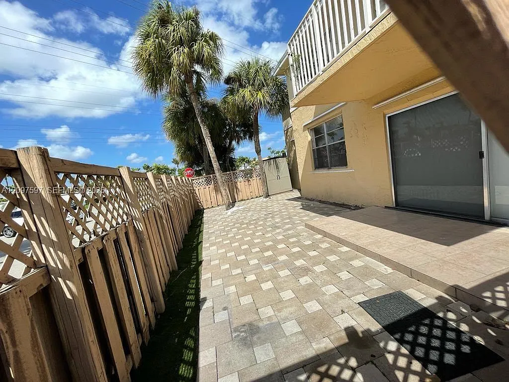 Doral Gardens Condo — Photo 4