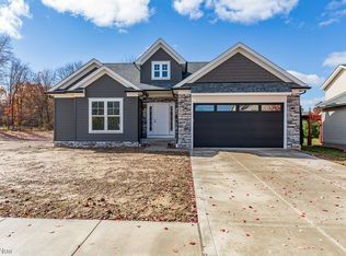 15232 Woodsong Dr, Middlefield, OH 44062