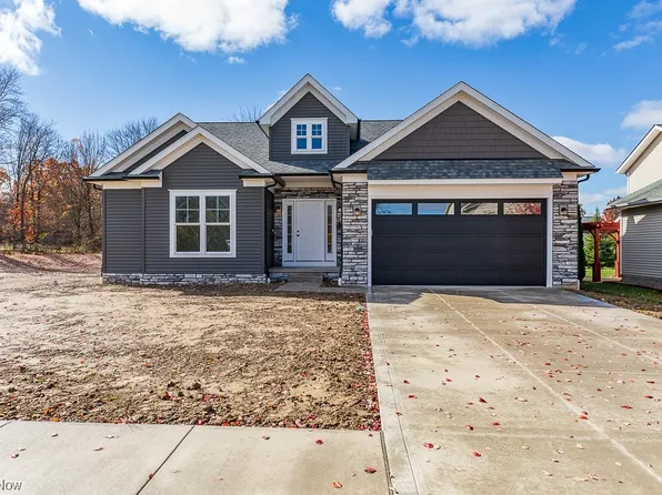 15232 Woodsong Dr, Middlefield, OH 44062