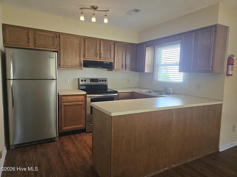 109 W Victoria Ct #A — Photo 6