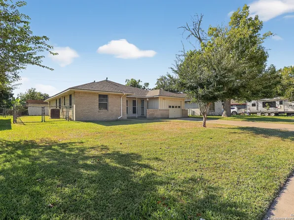 119 Bois D'Arc, Lake Jackson, TX 77566