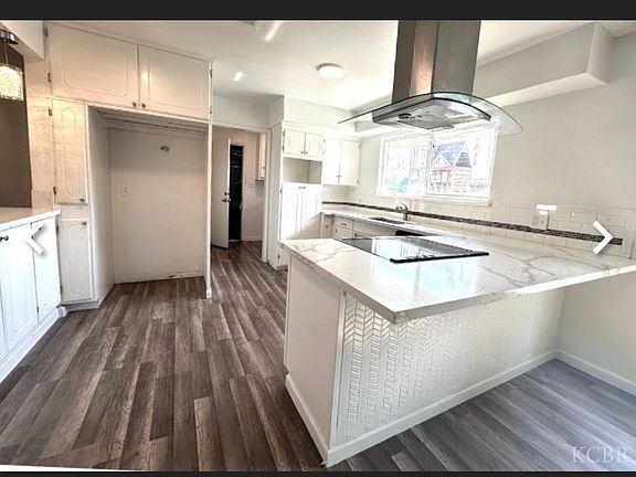 5th image of 833 N Rector Way