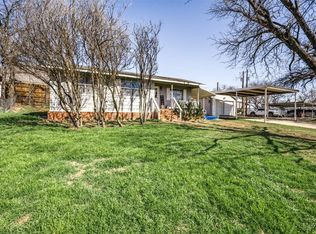 6904 Quarteroaks Dr, Azle, TX 76020