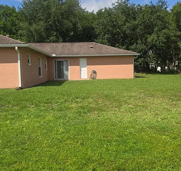 202 Chadworth Dr — Photo 2