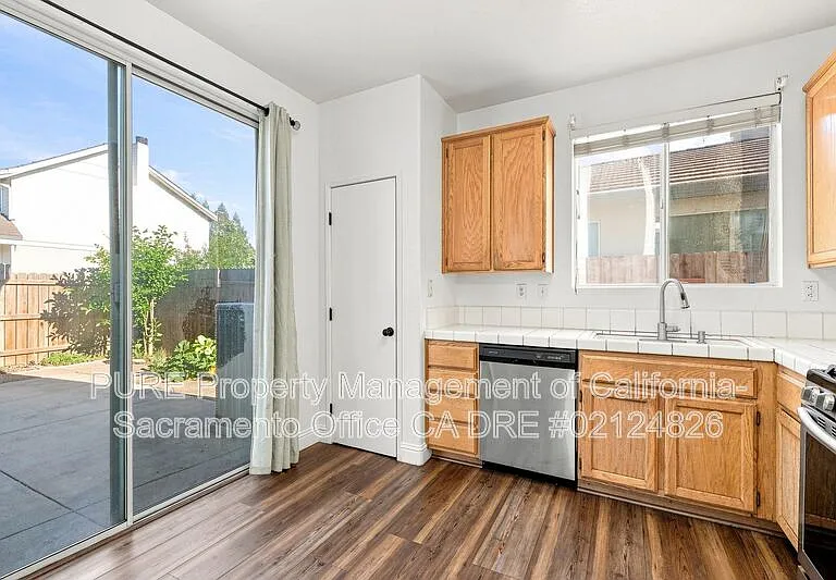 8742 Weeping Birch Ln — Photo 10
