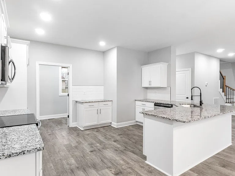 2129 Powell Rd — Photo 11