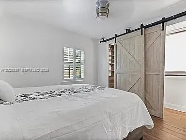 516 SW 12th St — Photo 11