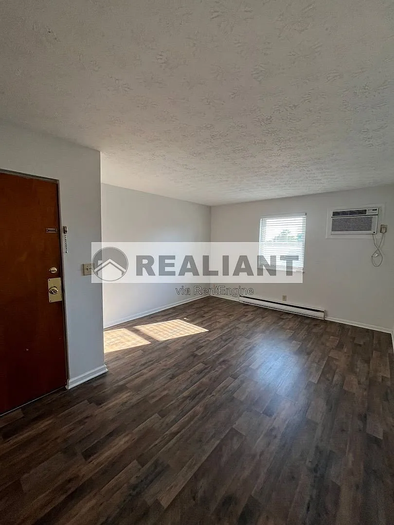 2 bed, 1.0 bath, $1,045 — Photo 3