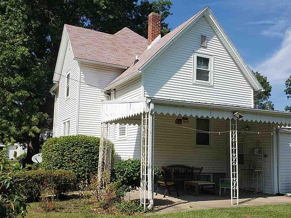 2nd image of 1337 N Cherry St