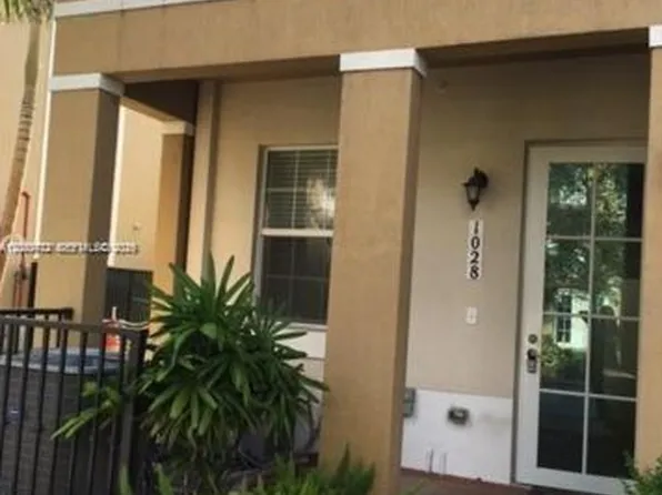 1028 SW 147th Ave, Pembroke Pines, FL