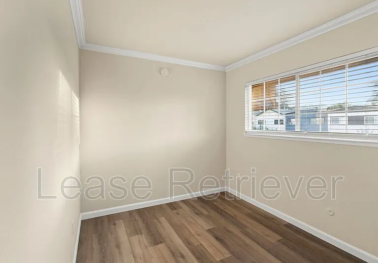 940 Palm Cir — Photo 21