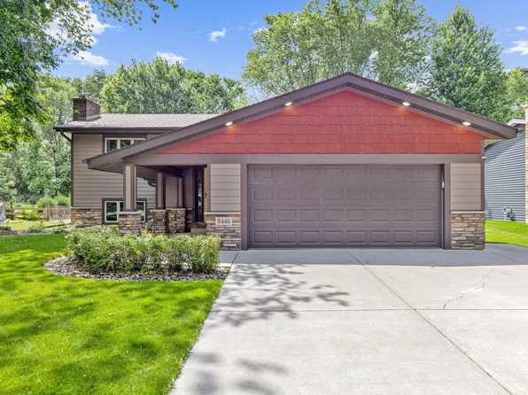 8440 Knollwood Dr, Mounds View, MN 55112
