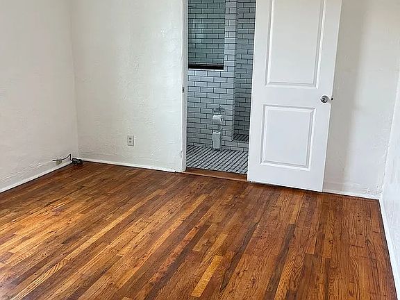 4th image of 606 Marconi Pl #988