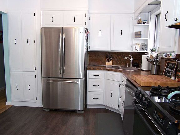 4th image of 7 Mueller Dr