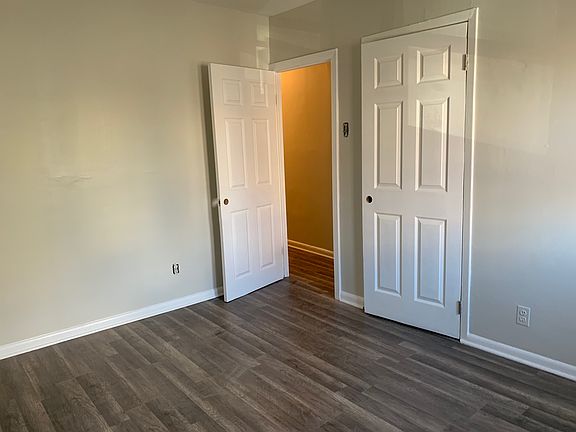 3rd image of 959 E 221st St