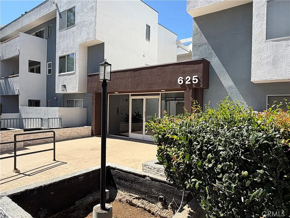 625 E Del Mar Blvd #208
