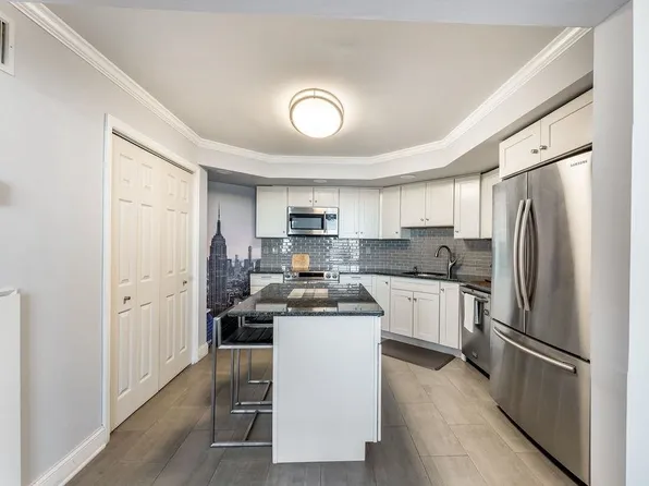 2110 Harmon Cove Tower image 10 of 50