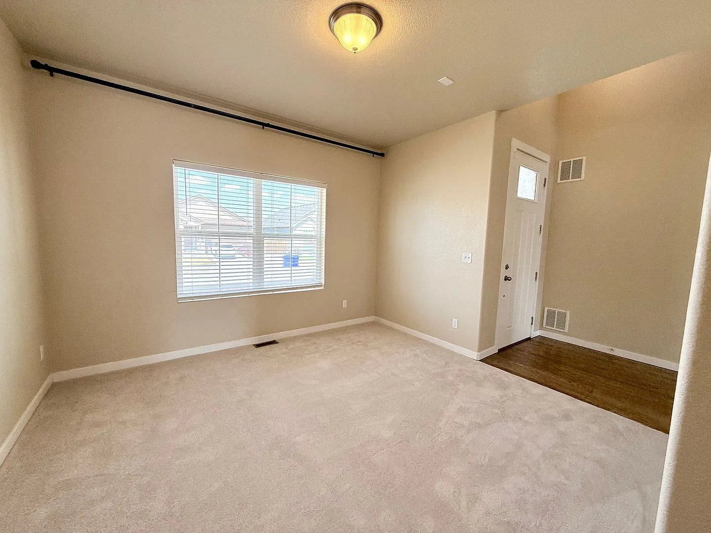 Immaculate 6 Bed, 3.5 Bath Home with Finished Basement & Central A/C — Photo 3