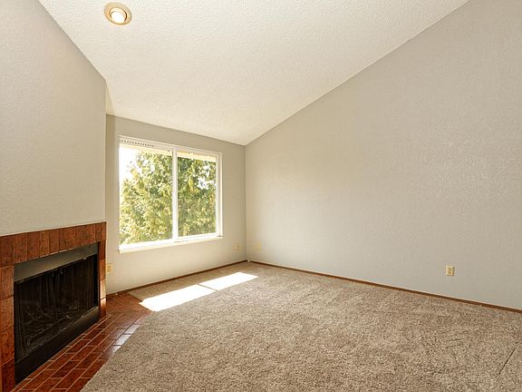 2nd image of 2601 NE 4th St APT 631