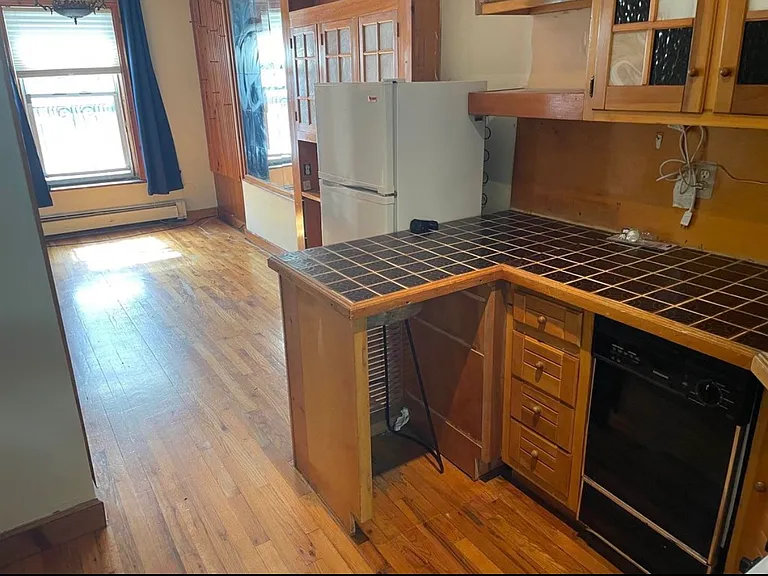 204 Willow Ave #1L — Photo 3