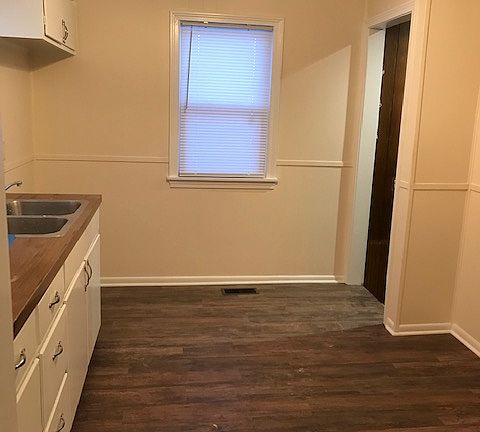 3rd image of 304 Pembroke Ln