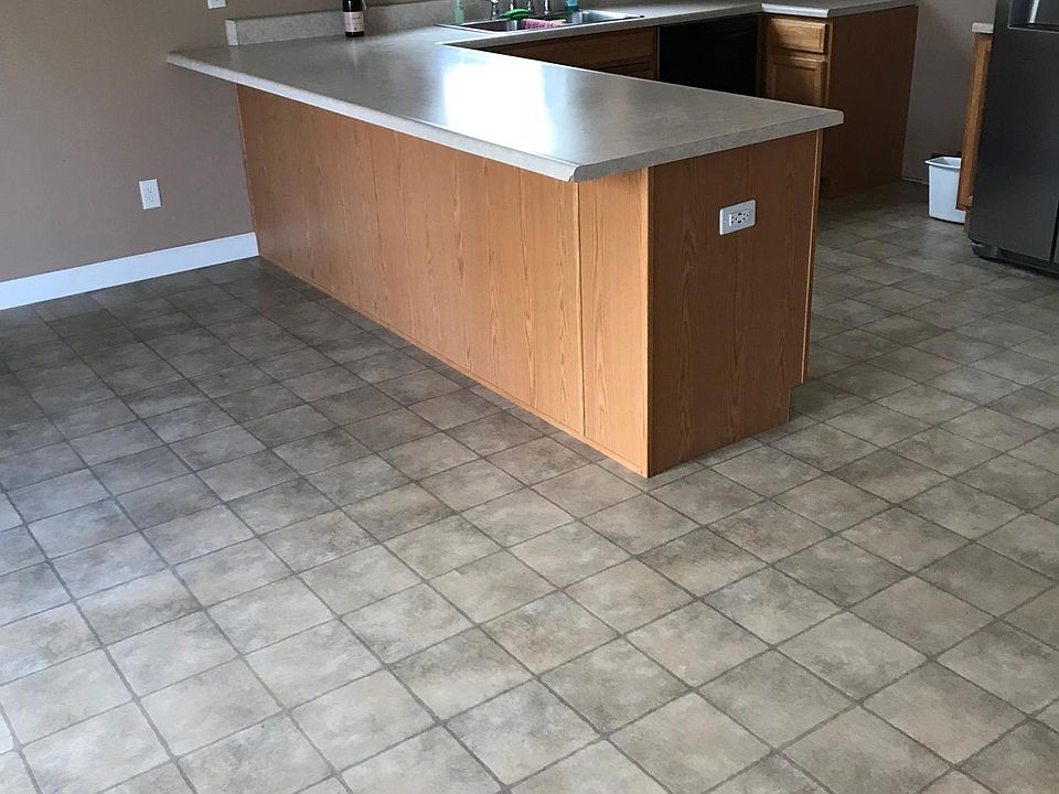 2nd image of 384 N Lake Angelus Rd