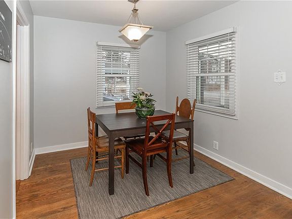5th image of 5738 Rosslyn Ave