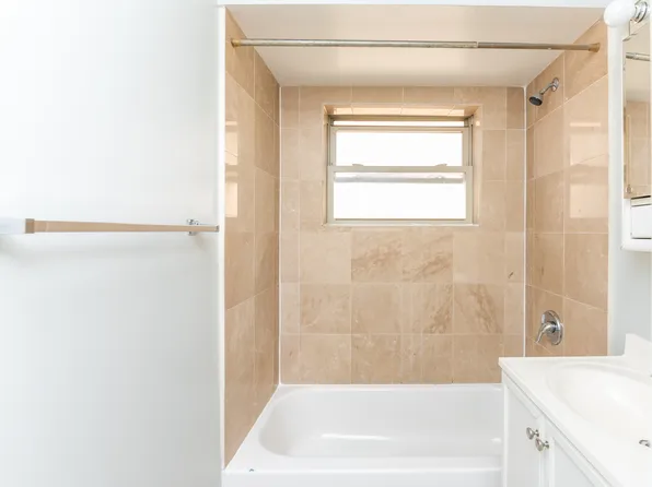4540 N Wolcott Ave APT 2E, Chicago, IL 60640