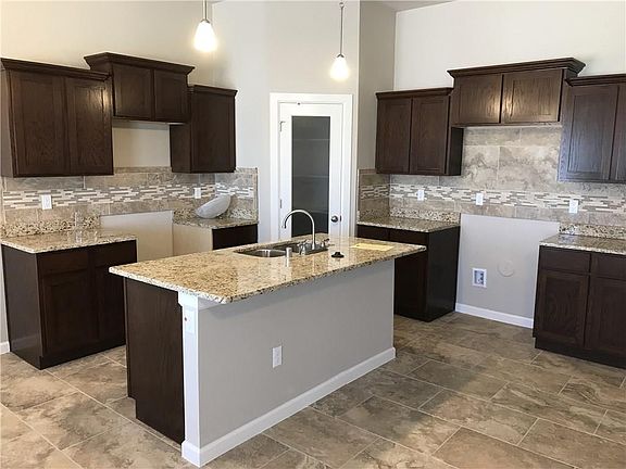4th image of 241 Selwood Dr