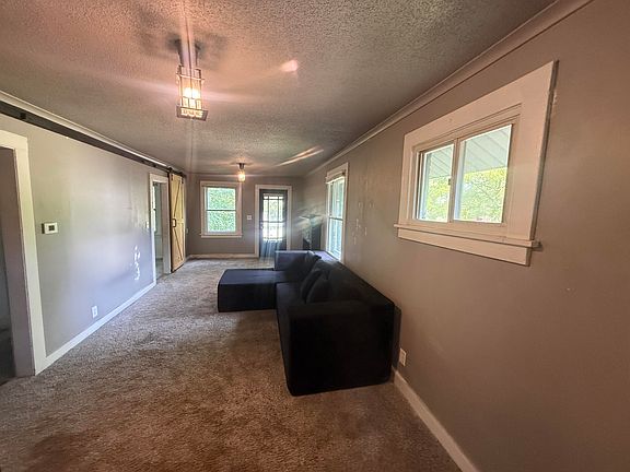 3rd image of 319 Watts St