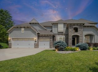 2550 Arrowhead Ln, Chanhassen, MN 55317